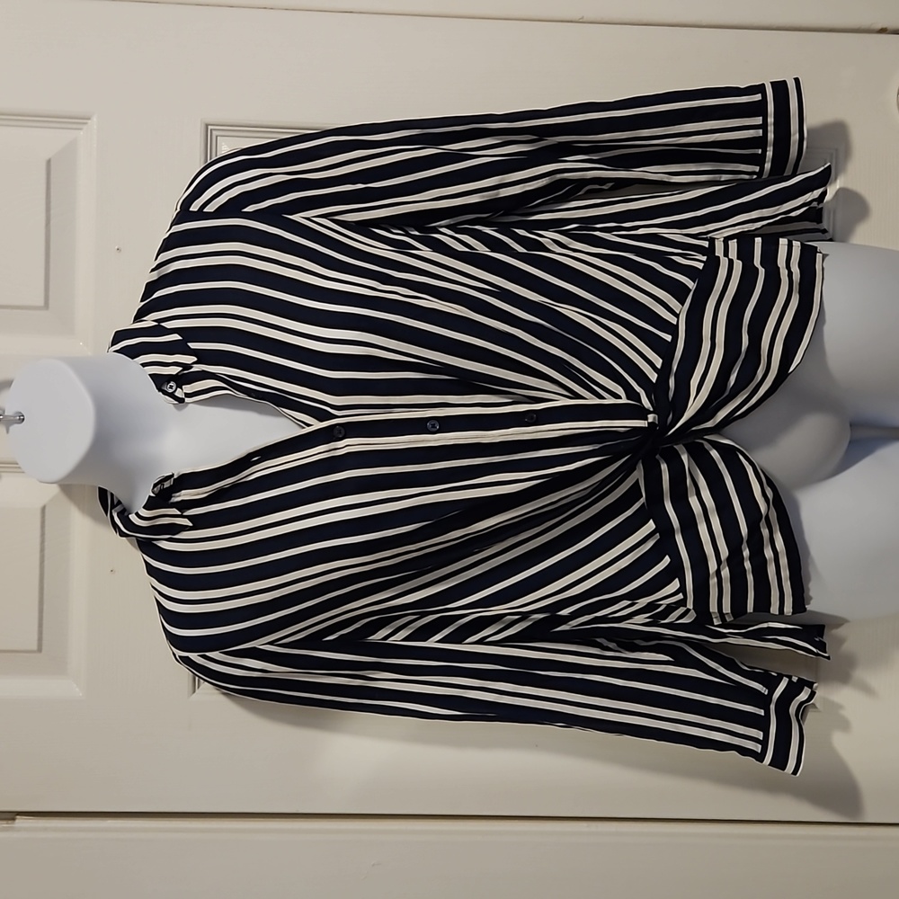 Bar III, long sleeve, collared, blouse. Size M.